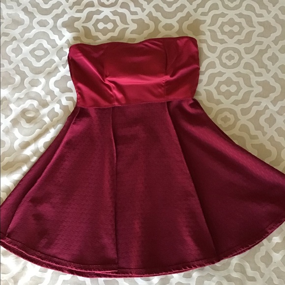 Dress - Picture 4 of 8